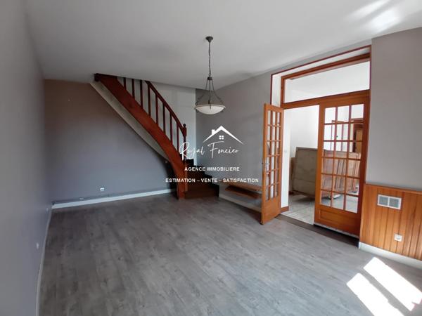 Vue sur la piscine, venez poser vos valises dans cette propriété