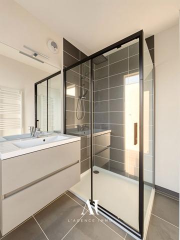 Appartement duplex T5, Suite parentale, Terrasse, Parking, Cave, année de construction 2021 - Crozet, 01170