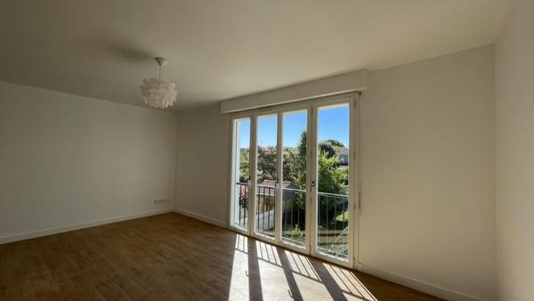 Appartement
                                                                                                                                                                                                                                                                                                                        4 pièce(s)                                                                                                                                                                                                          3 chambre(s)                                                                                                                                                                                                          83.48  m²