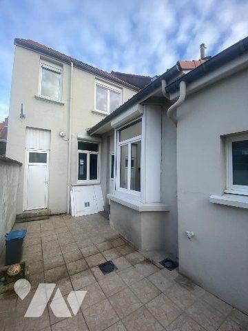 CALAIS SAINT PIERRE MAISON DE VILLE 3 CHAMBRES GARAGE JARDIN