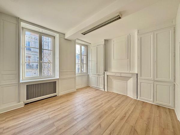 Local commercial Reims 220 m2