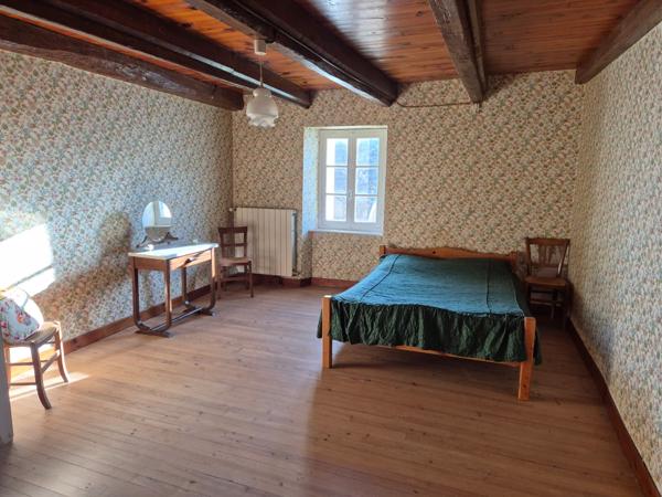 Réquista (12170) Splendide Ferme avec ses dépendances, 7P 3CH et terres agricoles (10 ha) à Réquista