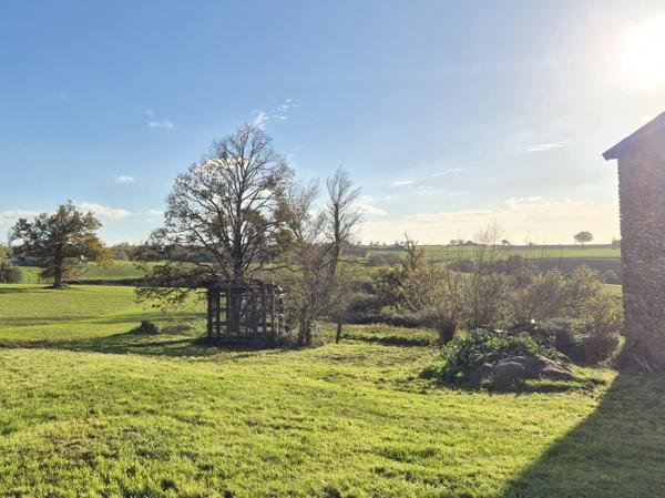Réquista (12170) Splendide Ferme avec ses dépendances, 7P 3CH et terres agricoles (10 ha) à Réquista