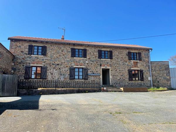 Bâtisse en pierre avec sa maison et ses dépendances sur 2.68 ha