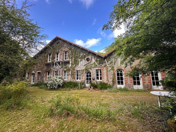 Maison du XIXe siècle avec dépendances dans un charmant domaine entre Nantes et la mer