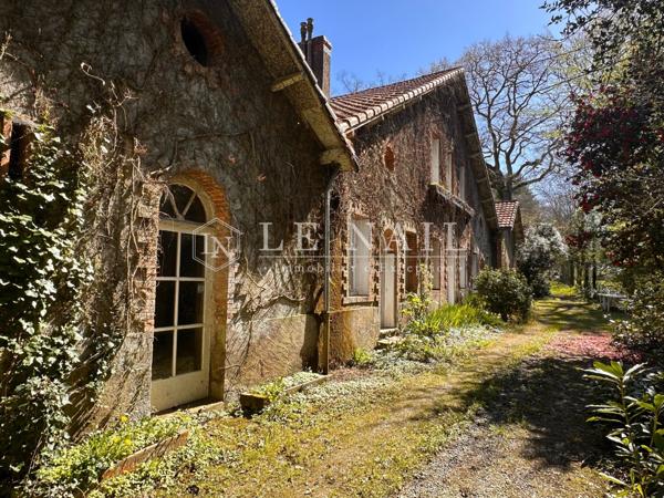 Maison du XIXe siècle avec dépendances dans un charmant domaine entre Nantes et la mer