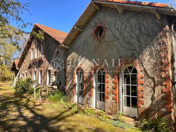 Maison du XIXe siècle avec dépendances dans un charmant domaine entre Nantes et la mer
