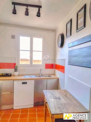 Versailles Notre-Dame, appartement 6 pièces avec terrasse situé au 2ème et dernier étage d'un immeuble ancien. €1 095 000 ** - Référence 27222