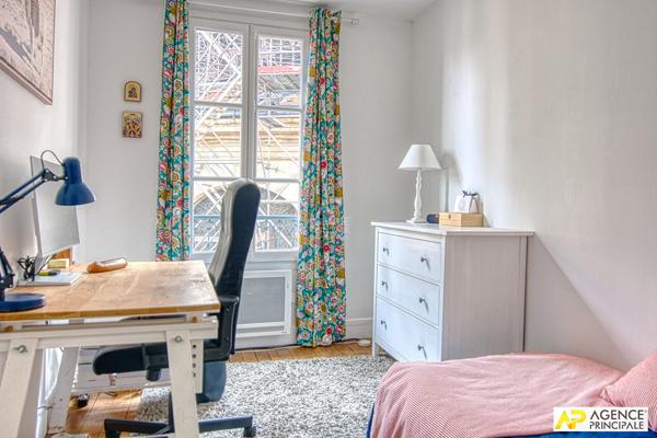 Versailles Notre-Dame, appartement 6 pièces avec terrasse situé au 2ème et dernier étage d'un immeuble ancien. €1 095 000 ** - Référence 27222