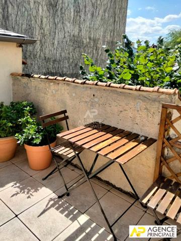 Versailles Notre-Dame, appartement 6 pièces avec terrasse situé au 2ème et dernier étage d'un immeuble ancien. €1 095 000 ** - Référence 27222