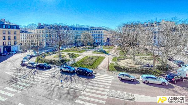Versailles Notre-Dame place Hoche Appartement 4 pièces 80.83 m² carrez situé au 3ème étage d'un immeuble 18ème. €670 000 ** - Référence 27264
