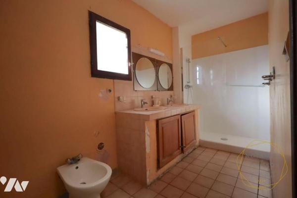 Maison avec jardin et garage à rénover à SOMMIERES