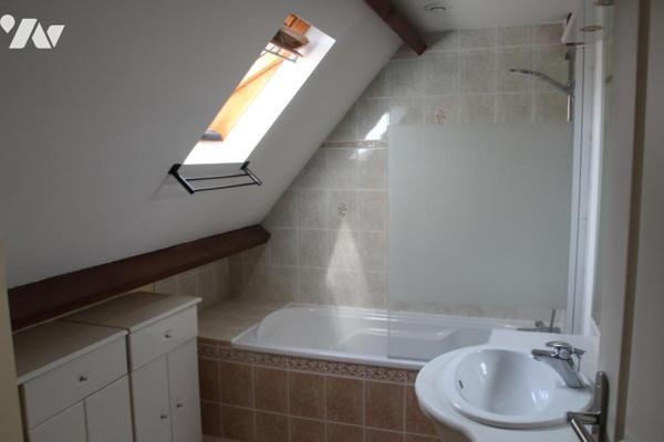 NIORT RECOUVRANCE, BEAU PAVILLON EN BON ETAT OFFRANT DE GRANDS VOLUMES