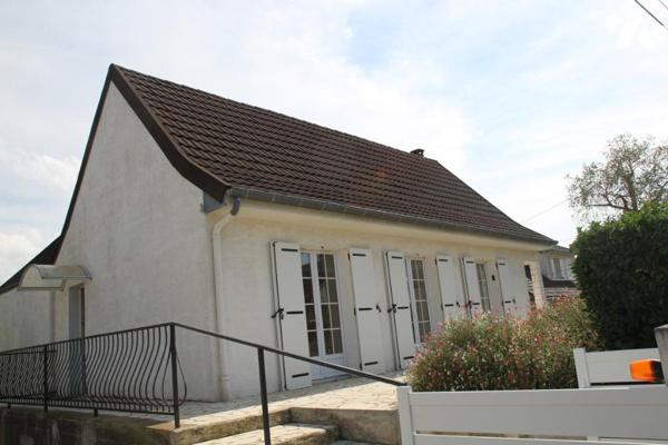 NIORT RECOUVRANCE, BEAU PAVILLON EN BON ETAT OFFRANT DE GRANDS VOLUMES