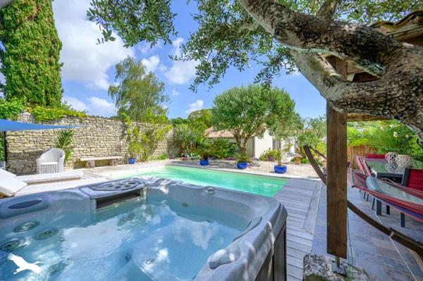 Maison à vendre 835 000 € Nieul-sur-Mer 6 p 158 m² DPE D