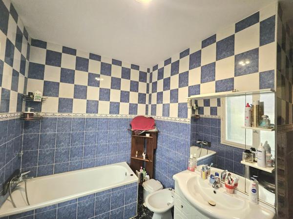 MAISON PROCHE TOUS COMMERCES A PIEDS