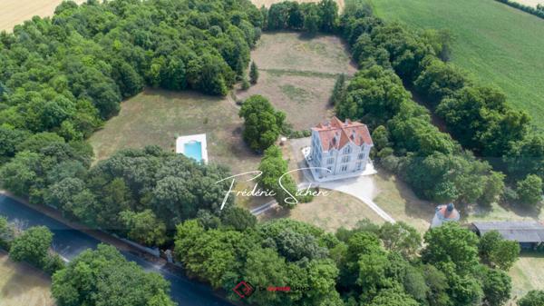 Maison à vendre 13 pièces de 341 m²