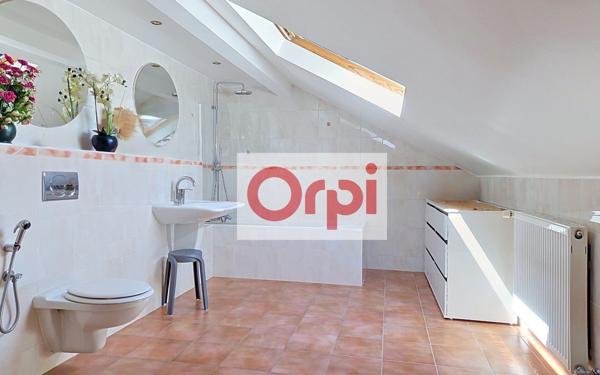 Maison à vendre    9 pièces • 198,58 m2 Annemasse