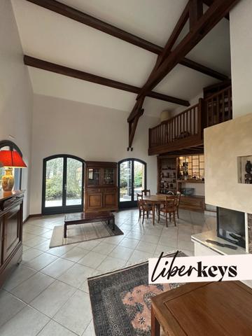 Maison familiale 7 pièces de 209m² et 1250m² de terrain - Millery