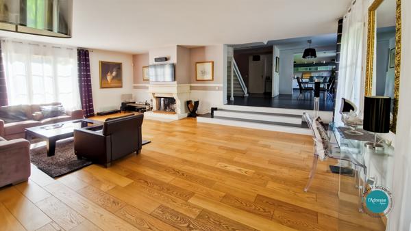 Maison Mennecy 9 pièce(s) 226 m2