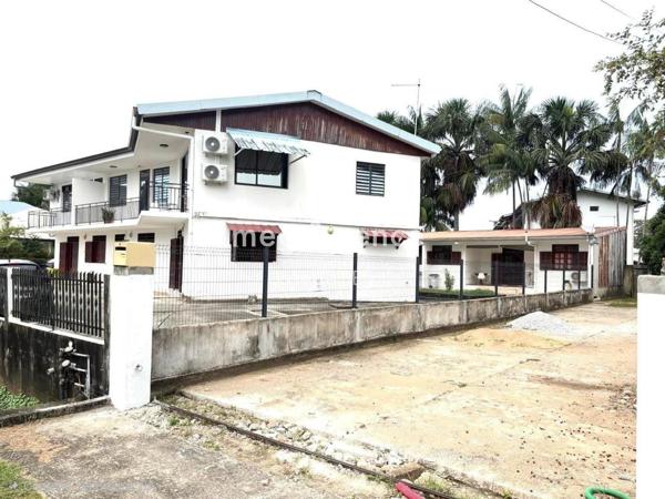 Immeuble à CAYENNE, 97300 - 402m²
