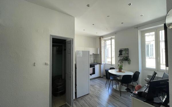 Appartement à louer    2 pièces •  Marseille 5