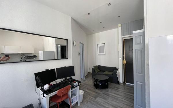 Appartement à louer    2 pièces •  Marseille 5