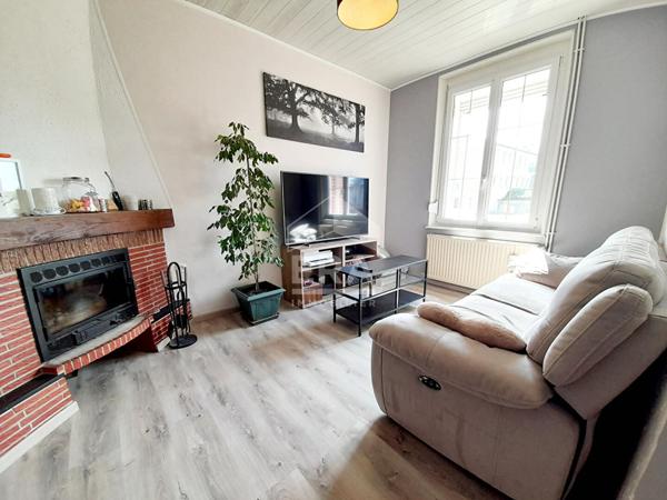 CHAUNY, QUARTIER RECHERCHÉ, PROCHE COMMODITÉS