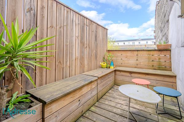 BORDEAUX CHARTRONS - T3 rénové avec terrasse sans vis à vis..