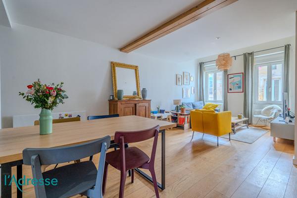 BORDEAUX CHARTRONS - T3 rénové avec terrasse sans vis à vis..