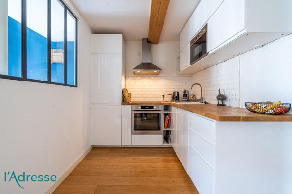 BORDEAUX CHARTRONS - T3 rénové avec terrasse sans vis à vis..