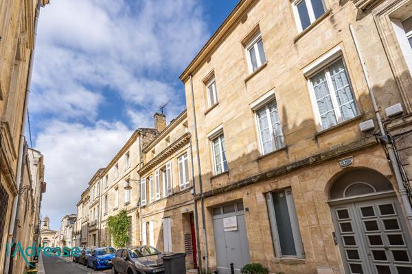 BORDEAUX CHARTRONS - T3 rénové avec terrasse sans vis à vis..