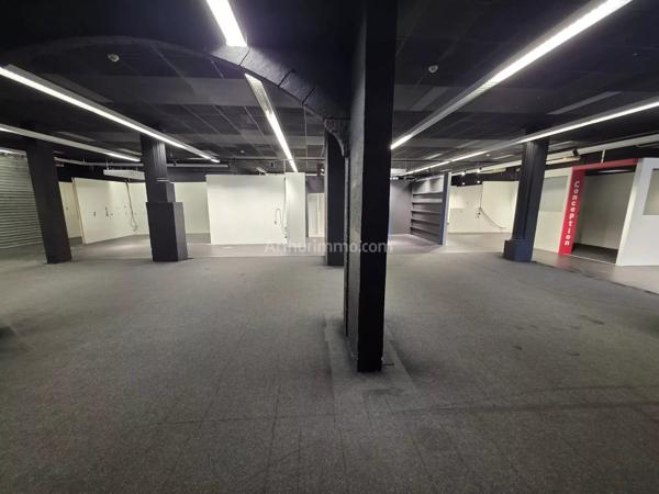 Vente                                                      Local commercial
                        
                     5 pièces                      575 m2                     à Draguignan