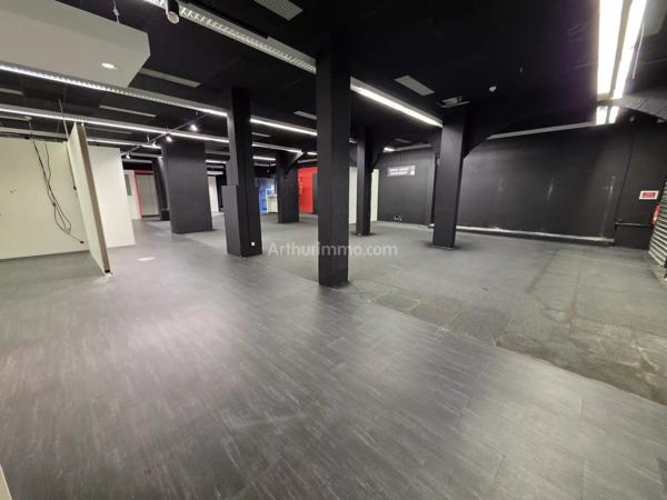 Vente                                                      Local commercial
                        
                     5 pièces                      575 m2                     à Draguignan