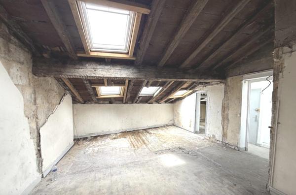 Appartement T2/T3 Dernier étage - Immeuble Pierre