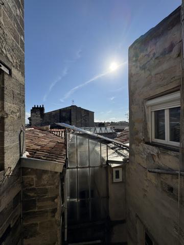 Appartement T2/T3 Dernier étage - Immeuble Pierre