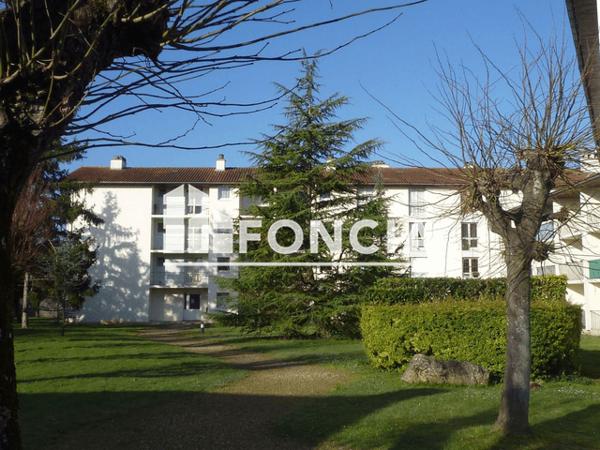 Location Studio 39.8 m² - 14 RUE DE LA GIBAUDERIE Poitiers 86000