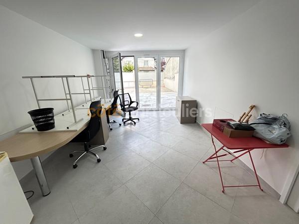 Location
                Immeuble5 Pièces -
                    VILLENEUVE LE ROI (94290)
