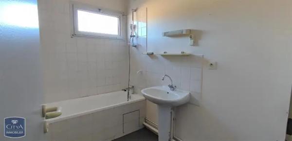 Appartement à louer 2 pièces 59.66m² Poitiers (86000)