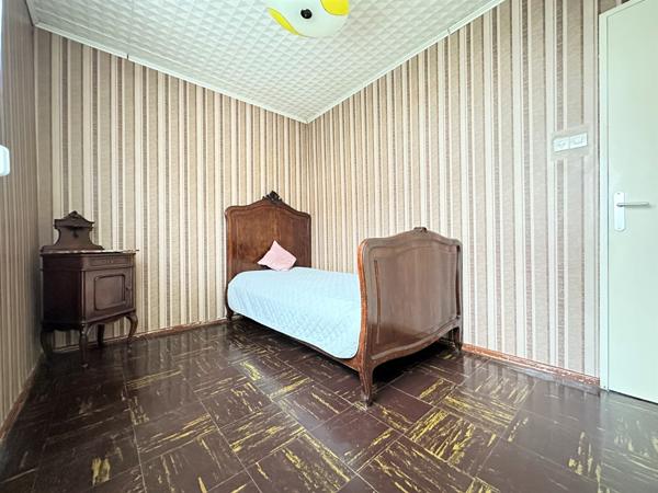 Maison mitoyenne, 4 chambres, garage, véranda, jardin