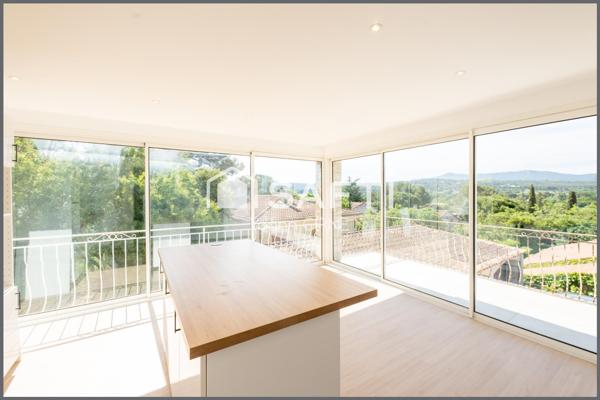 Appartement de type 4/5  120 m2 avec terrasse et stationnement privatif