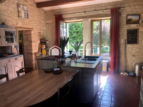 Bien de prestige en centre bourg.