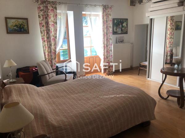 Bien de prestige en centre bourg.