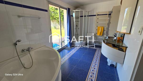 Bien de prestige en centre bourg.