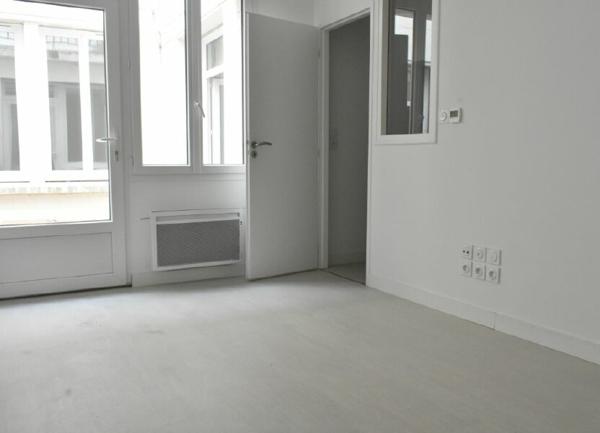 Appartement à louer    1 pièce •  Rochefort