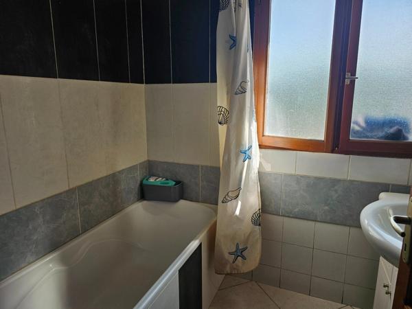 Appartement 3 pièces de 65 m2 en duplex + studio de 20 m2 avec parkings à vendre à CARRIERES SOUS POISSY (78)