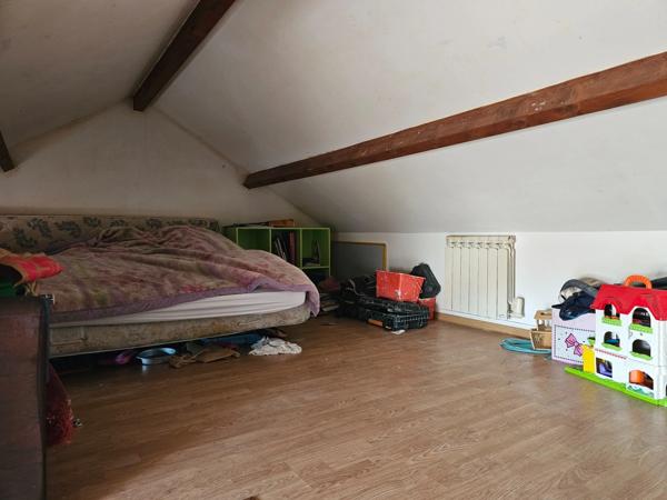 Appartement 3 pièces de 65 m2 en duplex + studio de 20 m2 avec parkings à vendre à CARRIERES SOUS POISSY (78)