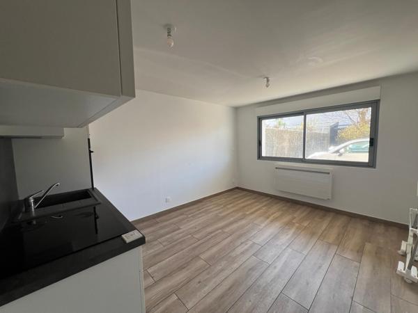 Magnifique studio expo sud non meublé avec parking