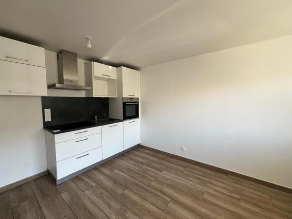 Magnifique studio expo sud non meublé avec parking