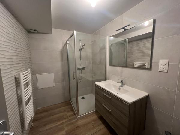 Magnifique studio expo sud non meublé avec parking